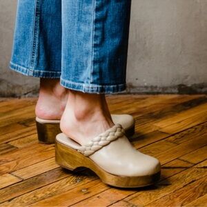 Able Whiley Clog In Pebble Size 10.5